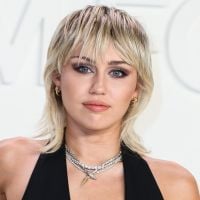 Miley Cyrus : Confinée avec son chéri Cody Simpson, elle lui rase le crâne !