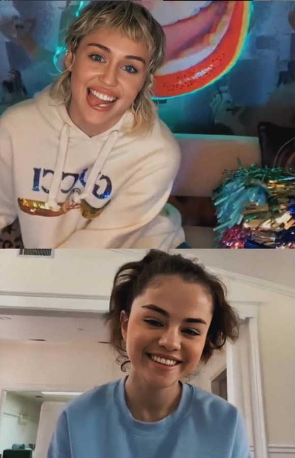 Miley Cyrus et Selena Gomez ont discuté sur Instagram Live, pour le talk show "Bright Minded" de Miley. Avril 2020.