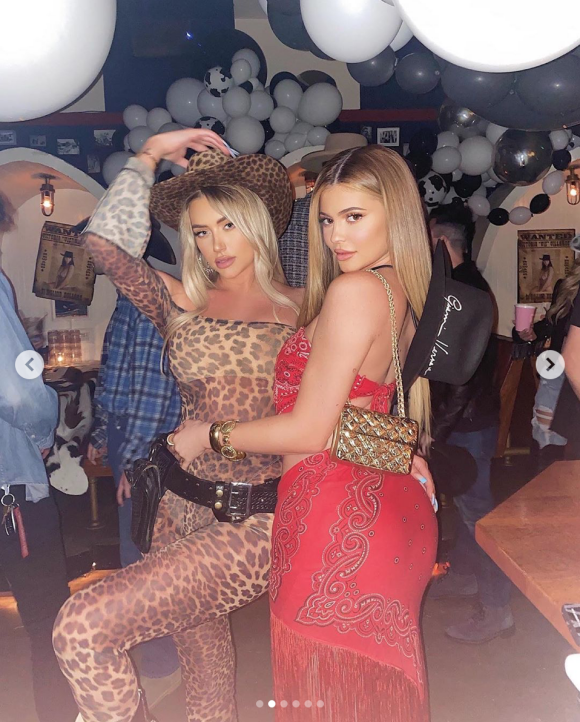Kylie Jenner et son amie Stassie Karanikolaou. Mars 2020.