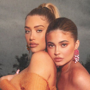 Kylie Jenner et son amie Stassie Karanikolaou photographiées par Amber Saly. Mars 2020.