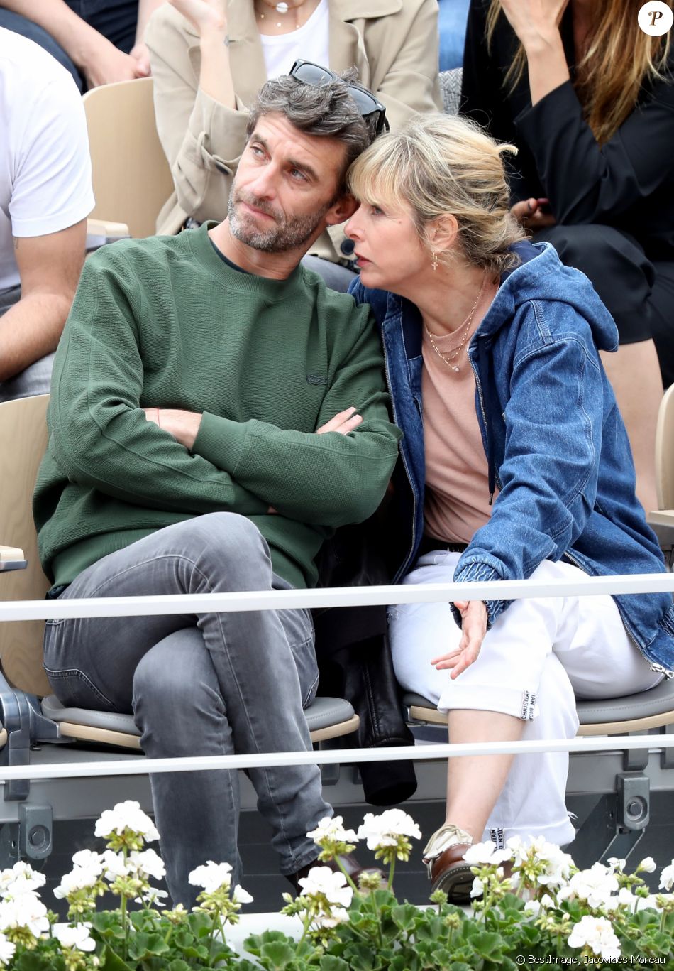 Karine Viard Et Son Nouveau Compagnon Exclusif - Karin Viard et Manuel Herrero - Célébrités dans les tribunes