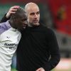 Pep Guardiola et Benjamin Mendy lors du match de la Coupe de la Ligue opposant Aston Villa à Manchester City au stade Wembley à Londres, Royaume Uni, le 1er mars 2020. Manchester City a gagné 2-1 et remporte sa troisième Coupe de la Ligue d'affilée. © Cover Images/Zuma Press/Bestimage