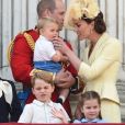 Le prince William, la duchesse Catherine de Cambridge et leurs enfants le prince George de Cambridge, la princesse Charlotte de Cambridge et le prince Louis de Cambridge au balcon du palais de Buckingham lors de la parade Trooping the Colour 2019, à Londres, le 8 juin 2019.