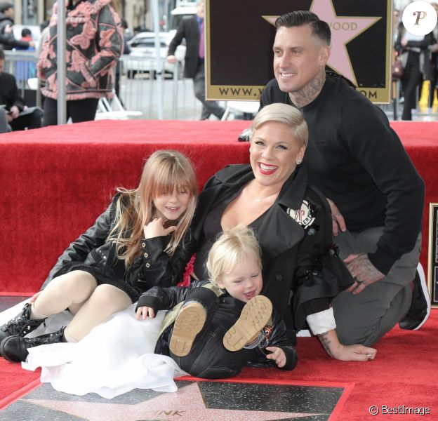 Pink, son mari Carey Hart avec leurs enfants Jameson Moon Hart et Willow Sage Hart - La chanteuse Pink (Alecia Beth Moore) reçoit son étoile sur le Walk of Fame à Hollywood, Los Angeles, le 5 février 2019.