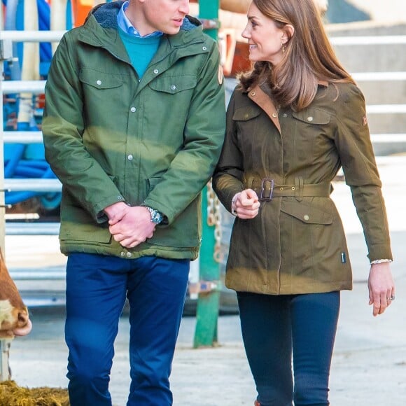 Le prince William, duc de Cambridge, et Catherine Kate Middleton, duchesse de Cambridge, lors d'une visite de la ferme Teagasc Research Farm dans le comté de Meath, Irlande le 4 mars 2020.