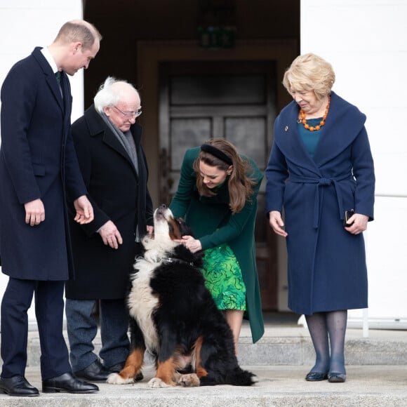 Le président irlandais Michael D.Higgins et sa femme Sabina Coyne, reçoivent le prince William, duc de Cambridge, et Catherine (Kate) Middleton, duchesse de Cambridge, à la résidence présidentielle officielle Aras an Uachtarain à Dublin, Irlande, le 3 mars 2020, pour une visite officielle de 3 jours.