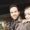Becky Newton et son mari, Chris Diamantopoulos sur Instagram. Le 9 mai 2016.