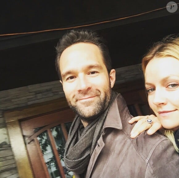 Becky Newton et son mari, Chris Diamantopoulos sur Instagram. Le 9 mai 2016.