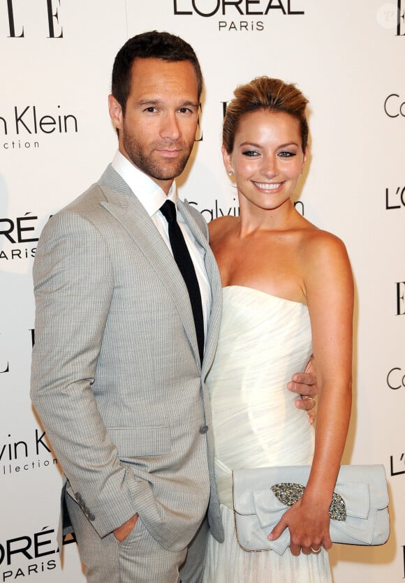 Becki Newton et son mari Chris Diamantopoulos - 16e "Annual Elle Women in Hollywood in Tribute" à l'hôtel Four Seasons de los Angeles. Le 19 octobre 2009. @Benkey/PictureGroup/ABACAPRESS.COM