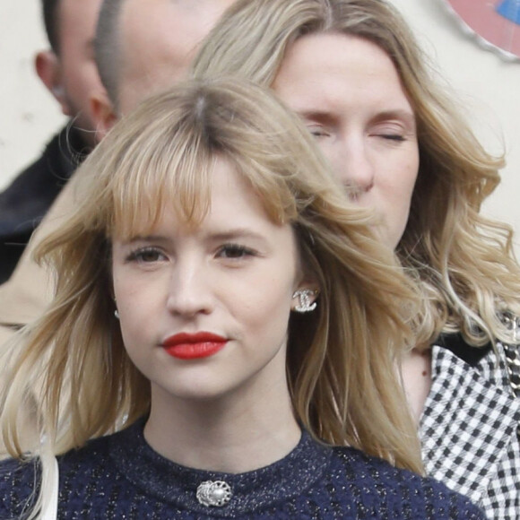 La chanteuse Angèle (Angèle Van Laeken) - People à la sortie du défilé Chanel collection prêt-à-porter Automne/Hiver 2020-2021 lors de la Fashion Week à Paris le 3 mars 2020.