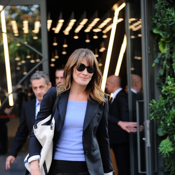 Exclusif - Nicolas Sarkozy et sa femme Carla Bruni Sarkozy arrivent puis repartent du studio Gabriel ou ils enregistraient l'émission "Vivement Dimanche" à Paris le 30 septembre 2019. Diffusion le 06/10/2019 sur France 2 . © Guillaume Gaffiot/Bestimage