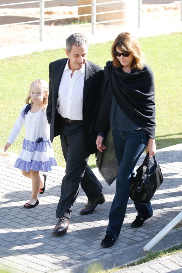 Nicolas Sarkozy, sa femme Carla Bruni et leur fille Giulia arrivent au musée de l'Acropole à Athènes. Le 24 octobre 2017.