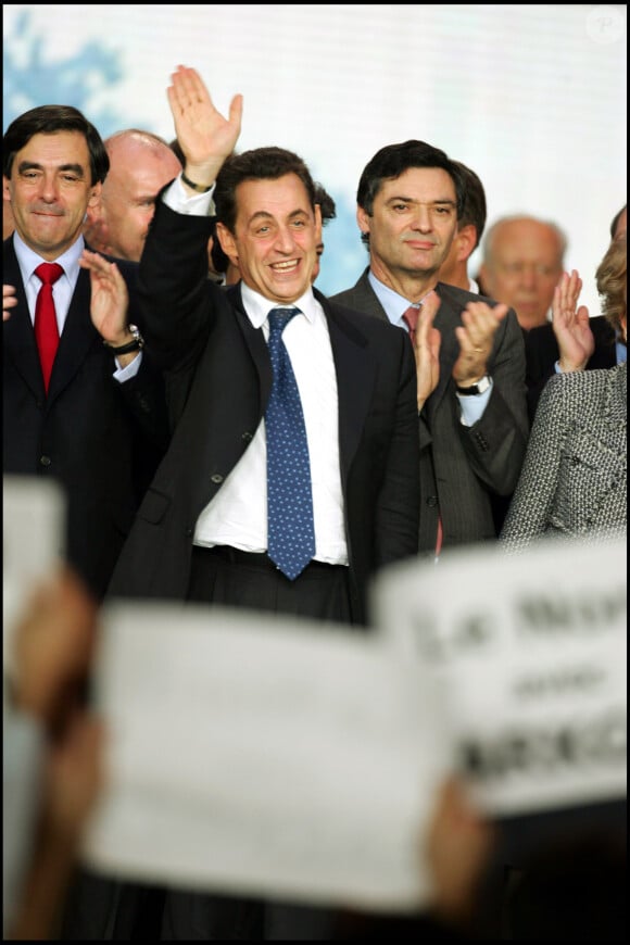 François Fillon, Nicolas Sarkozy, Patrick Devedjian - Nicolas Sarkozy est élu président de l'UMPP lors du congrès de l'UMP du Bourget le 28 novembre 2004.