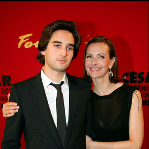Carole Bouquet et son fils Dimitri Rassam - Dîner au Fouquet's dans le cadre de la 31e cérémonie des César au théâtre du Châtelet le 25 février 2006.