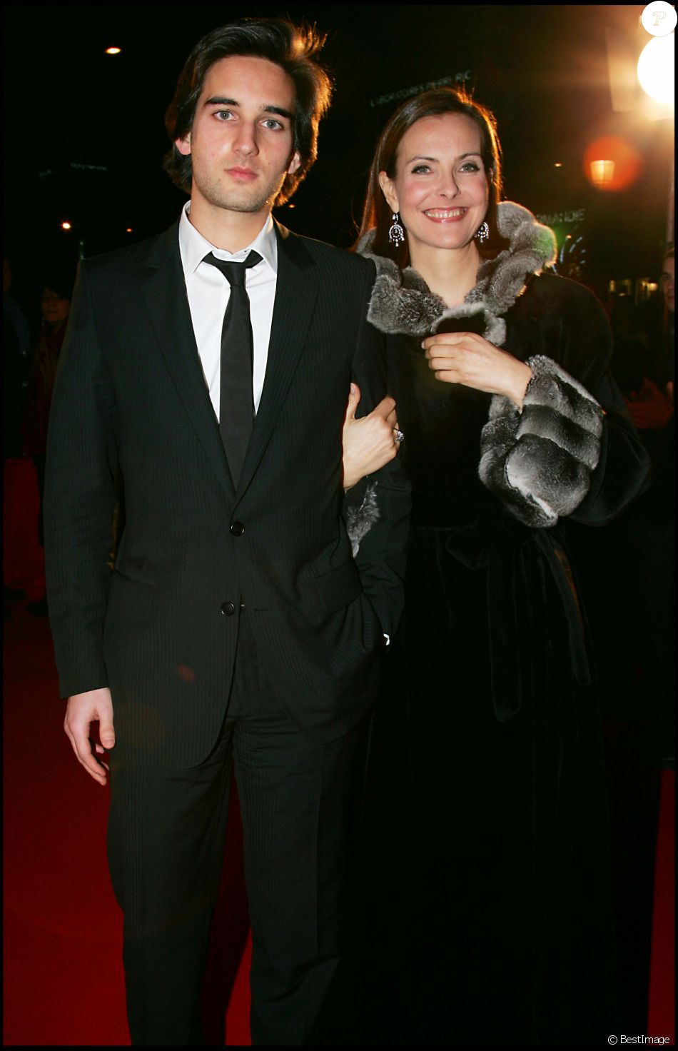 Qui Est Le Père Du Fils De Carole Bouquet Carole Bouquet et son fils Dimitri Rassam - Dîner au Fouquet's dans le