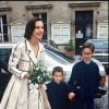 Carole Bouquet avec ses fils Dimitri et Louis le jour de son mariage avec Jacques Leibowitch en 1991.