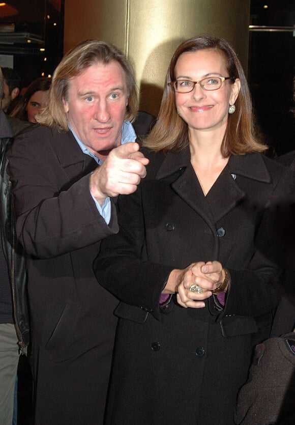 Gérard Depardieu et Carole Bouquet à Paris en 2004.