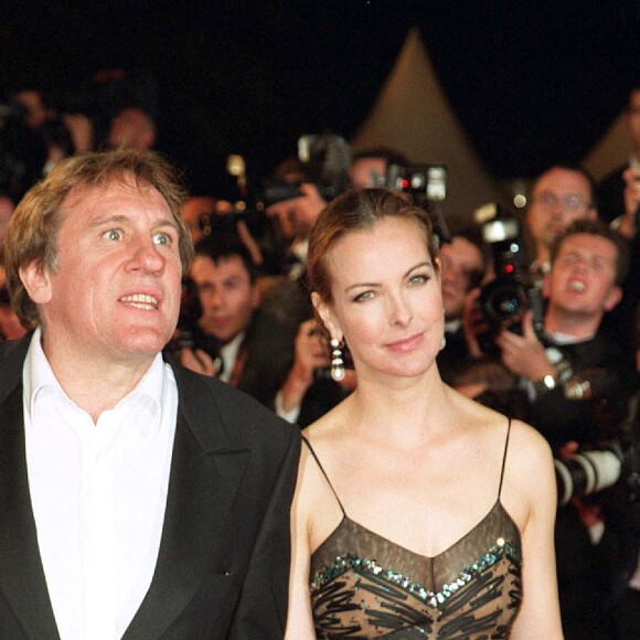 Gérard Depardieu et Carole Bouquet lors de la montée des marches du film "CQ" au Festival de Cannes le 12 mai 2001.