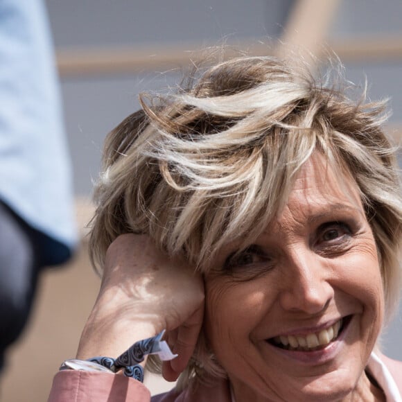 Évelyne Dhéliat - Célébrités dans les tribunes des internationaux de France de tennis de Roland Garros à Paris, France, le 7 juin 2019. © Cyril Moreau/Bestimage