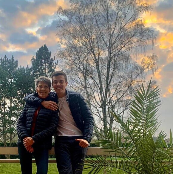 Mallory pose avec sa maman, sur Instagram, le 20 mars 2020