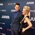 Michael Bublé et sa femme Luisa Lopilato enceinte posent sur le tapis rouge des Juno Awards à Vancouver, le 25 mars 2018.