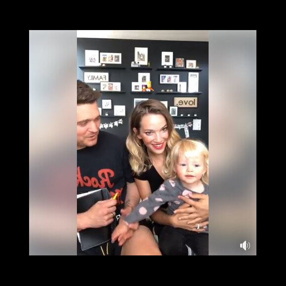 Michael Bublé avec sa femme Luisana Lopilato et leur fille Vida lors de leur live du 21 avril 2020. 