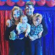 Michael Bublé pose avec sa femme Luisana Lopilato et ses fils Elias et Noah, 4 ans (pour son anniversaire). Instagram, août 2017
