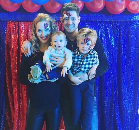Michael Bublé pose avec sa femme Luisana Lopilato et ses fils Elias et Noah, 4 ans (pour son anniversaire). Instagram, août 2017