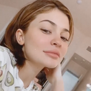 Kylie Jenner, sans maquillage, profite d'une nouvelle journée en confinement. Le 23 avril 2020.