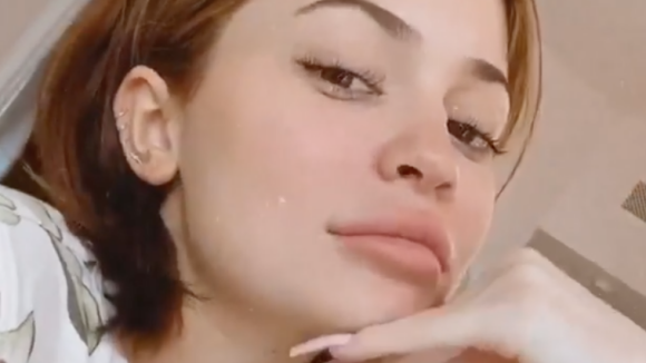 Kylie Jenner : Journée confinement sans maquillage et en pyjama