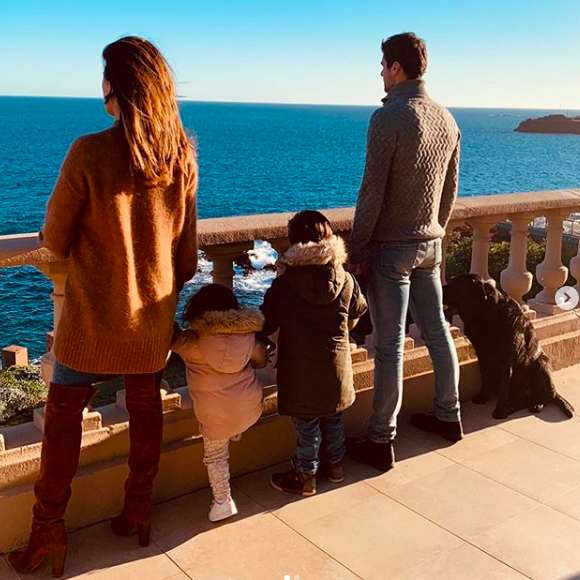 Karine Ferri et sa petite famille sur Instagram, le 25 décembre 2019.