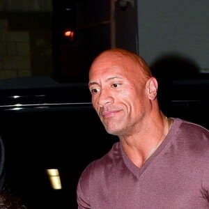 Exclusif - Dwayne Johnson - 'The Rock' dîne avec sa mère et sa femme au restaurant Mastro's Steakhouse à Beverly Hills, Los Angeles le 2 janvier 2020.