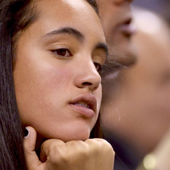 Simone Johnson - Dwayne Johnson et sa fille Simone assistent au match de basket-ball Miami Heat contre New York Knicks à Miami, le 27 février 2014.