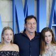 Jason Isaacs avec ses filles Ruby et Lily à la première de "Mamma Mia! Here We Go Again" au cinéma Eventim Apollo à Londres, le 16 juillet 2018.
