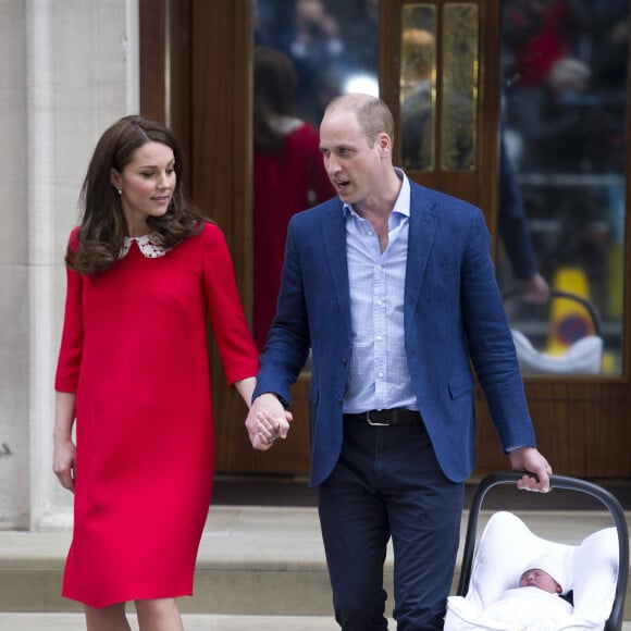 Le prince William et Kate Middleton le jour de la naissance de leur troisième enfant, le prince Louis, le 23 avril 2019 à l'hôpital St Marys de Londres.