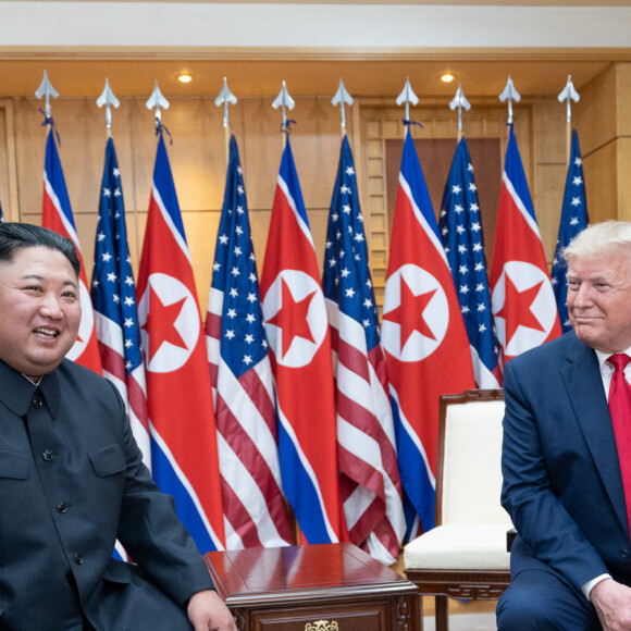 Donald Trump et Kim Jong-un lors d'une rencontre organisée en zone coréenne démilitarisée, le 30 juin 2019.