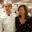 Valérie Trierweiler pose avec son fils Léonard, à New York, le 9 mai 2019