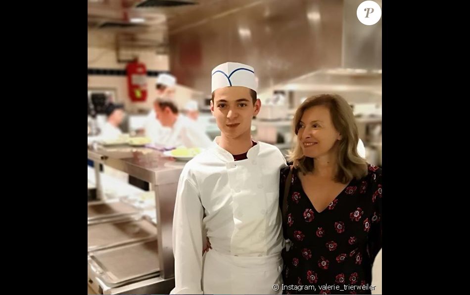 Valérie Trierweiler pose avec son fils Léonard, à New York, le 9 mai 2019