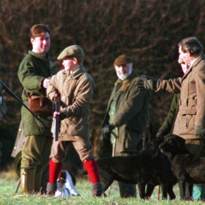 Le prince Edward, le prince Charles et le prince Harry lors d'une partie de chasse à Sandringham en 1996.