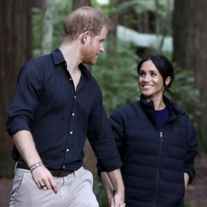 Le prince Harry, duc de Sussex et Meghan Markle, duchesse de Sussex (enceinte) visitent le site Redwoods Tree Walk à Rotorua, Nouvelle Zélande le 31 octobre 2018.