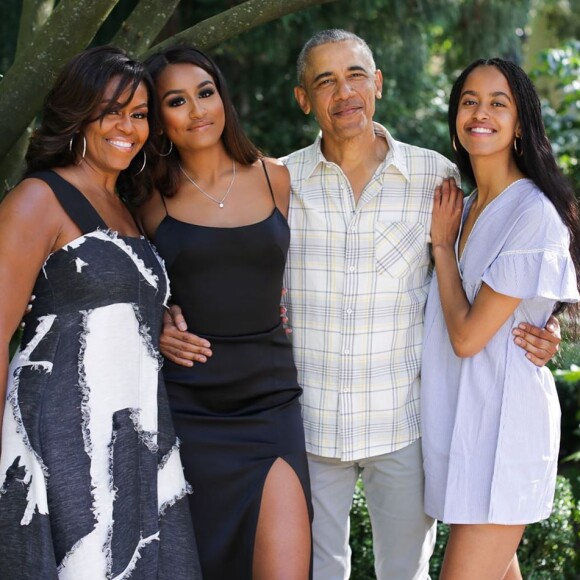 Michelle et Barack Obama avec leurs filles Malia et Sasha sur Instagram, le 27 novembre 2019.