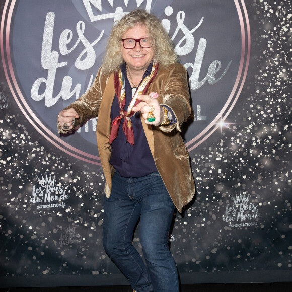 Exclusif - Pierre-Jean Chalençon - Photocall du 8ème gala de l'association "Les Rois du Monde" avec un plateau d'artistes et une vente aux enchères au profit des enfants défavorisés, orphelins et hospitalisés, suivi d'une soirée dansante à la Salle Wagram à Paris, le 2 mars 2020. Le lancement de la traditionnelle vente caritative d'oeuvres d'artistes contemporains les plus prisés du moment a été bousculé avec la mise aux enchères spontanée de la guitare de Patrick Bruel, faisant s'envoler les dons. La suite de la vente s'est déroulée dans une ambiance électrique, avec pour commissaire-priseur C. Hanouna, soutien de la première heure des Rois du Monde. Enfin, l'association a annoncé hier soir son implication de plus en plus forte à l'international, les actions à venir pour l'année 2020, et la sortie du livre de la présidente Stéphanie Robert : "Solide et solidaire. Les Rois du Monde s'engagent aujourd'hui d'avantage à l'international et oeuvrent en faveur du financement de programmes locaux axés sur l'éducation, la santé, l'alimentation, le développement durable et les droits des enfants. Une ambition toujours plus forte pour l'association qui se mobilise chaque jour, grâce aux dons et à ses partenaires, mécènes et personnalités, pour rendre meilleure la vie des enfants défavorisés. © Cyril Moreau-Rachid Bellak/Bestimage