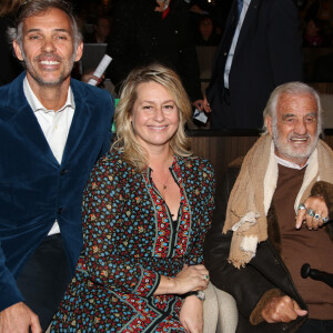 Jean-Paul Belmondo, son fils Paul Belmondo et Luana Belmondo lors de la présentation en avant-première de 'The Gazelles' un film réalisé par Paul Belmondo et projeté à l'Unesco en présence de Audrey Azoulay la directrice générale de l'Unesco et Dominique Serra fondatrice et directrice du Rallye des Gazelles du Maroc. Paris le 24 novembre 2017 © Denis Guignebourg / Bestimage