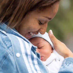 Estelle Mossely pose avec son fils Magomed, sur Instagram, le 14 mai 2020
