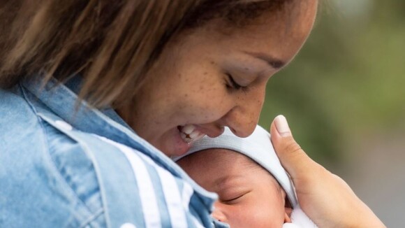 Estelle Mossely "maman épanouie" : elle partage une photo de bébé