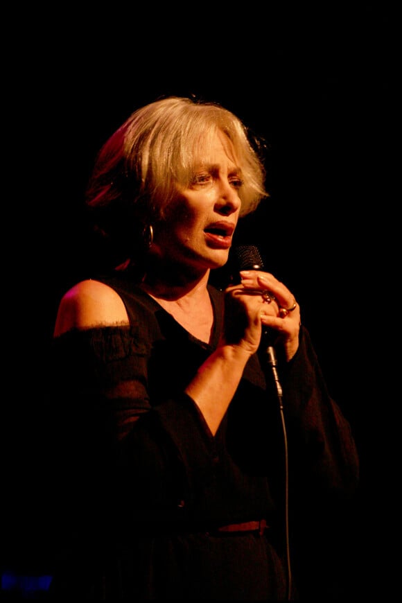 Le triomphal retour de Marie Laforêt sur scène aux Bouffes Parisiens. Le 12 septembre 2005.