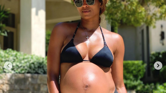 Ciara, enceinte : en bikini, elle dévoile son ventre de plus en plus rond