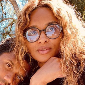 Ciara, enceinte de son troisième enfant, et son mari Russell Wilson. Mai 2020.