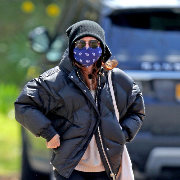 Exclusif - Julianne Moore va faire ses courses à New York le 24 avril 2020.