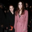 Julianne Moore et sa fille Liv Freundlich - Les célébrités arrivent au défilé Bottega Veneta à l'occasion de la Fashion Week de New York le 9 février 2018.